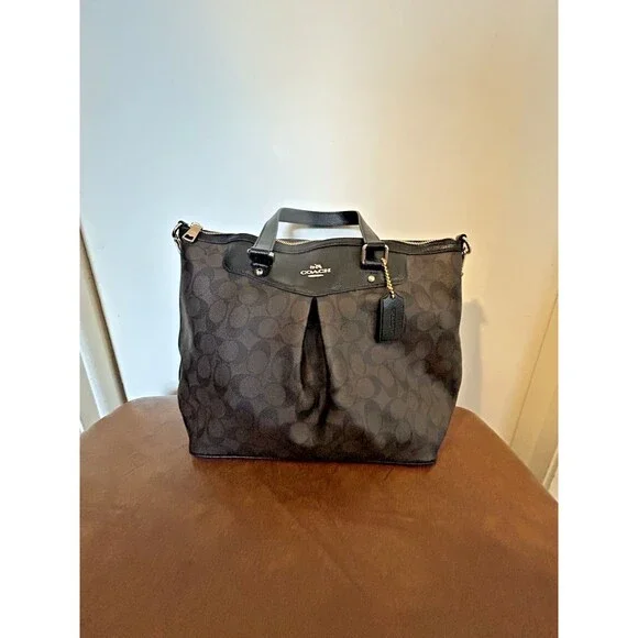 COACH SIGNATURE PLEATED TOTE BAG W/TAG Peyton